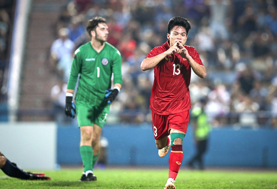 Trò cưng Troussier bị HLV Kim Sang Sik gạch tên khỏi U23 Việt Nam, fan Việt bất ngờ